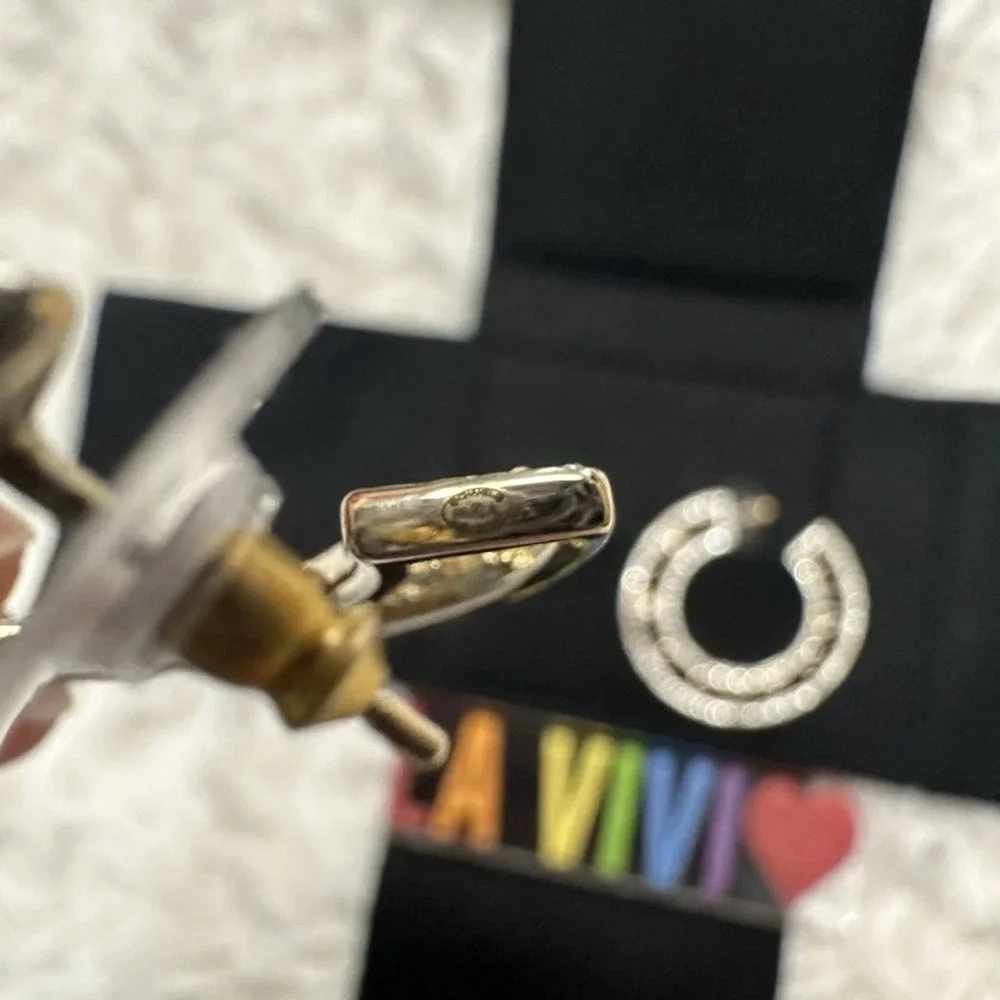 Chanel Gold pearly crystal Hoop Earrings - Picture 4 of 4